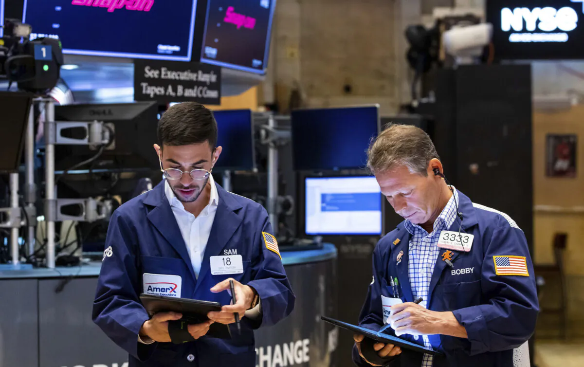 Traders Orel Partush (L) and Robert Charmak work on the floor of New York Stock Exchange on June 10, 2022. (David L. Nemec/New York Stock Exchange via AP)