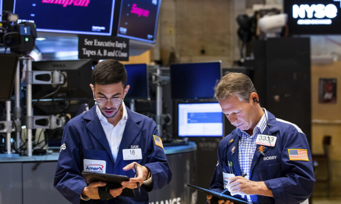 Traders Orel Partush (L) and Robert Charmak work on the floor of New York Stock Exchange on June 10, 2022. (David L. Nemec/New York Stock Exchange via AP)