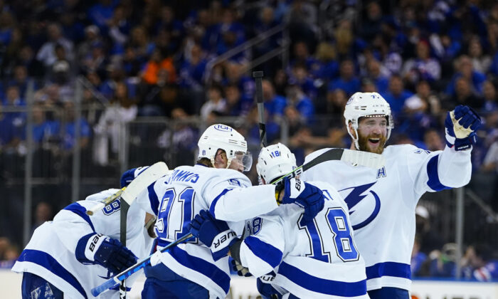 The Tampa Bay Lightning celebrate a goal during the third period against the New York Rangers in Game 5 of the NHL Hockey Stanley Cup playoffs Eastern Conference Finals in New York, on June 9, 2022. (Frank Franklin II/AP Photo)