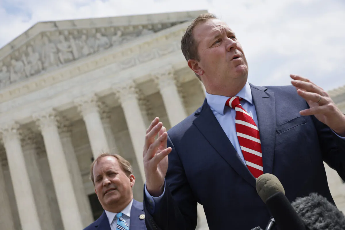 Missouri Attorney General Eric Schmitt (R) wants to know more about companies requiring schools to survey their pupils on various matters. File photo taken on on April 26, 2022, in Washington. (Chip Somodevilla/Getty Images)