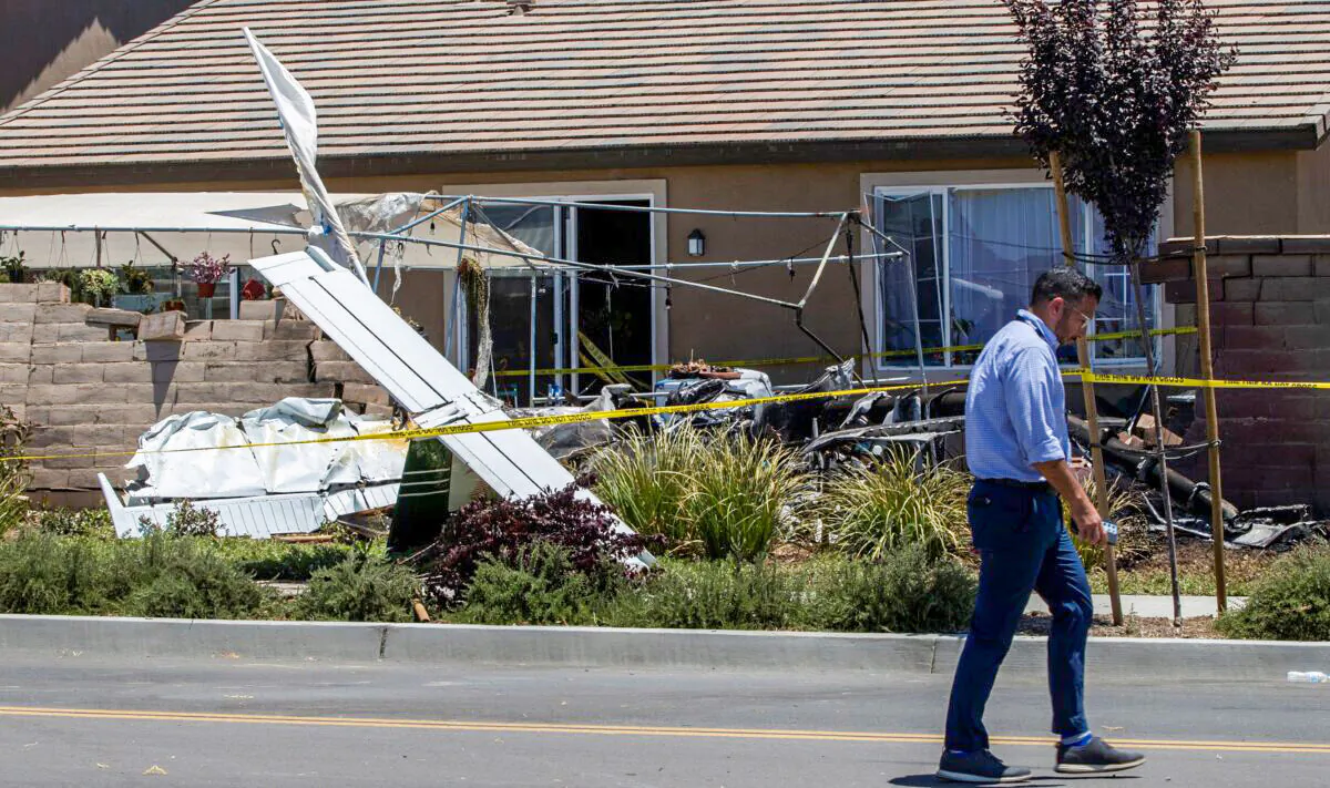 A small plane crashes through a brick wall in the backyard of a home, seriously injuring the pilot, off Warner Road in Hemet, Calif. on June 7, 2022, (Gina Ferazzi/Los Angeles Times/TNS)