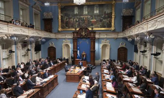 Quebec Provincial Politicians Vote to Increase Base Pay by $30,000