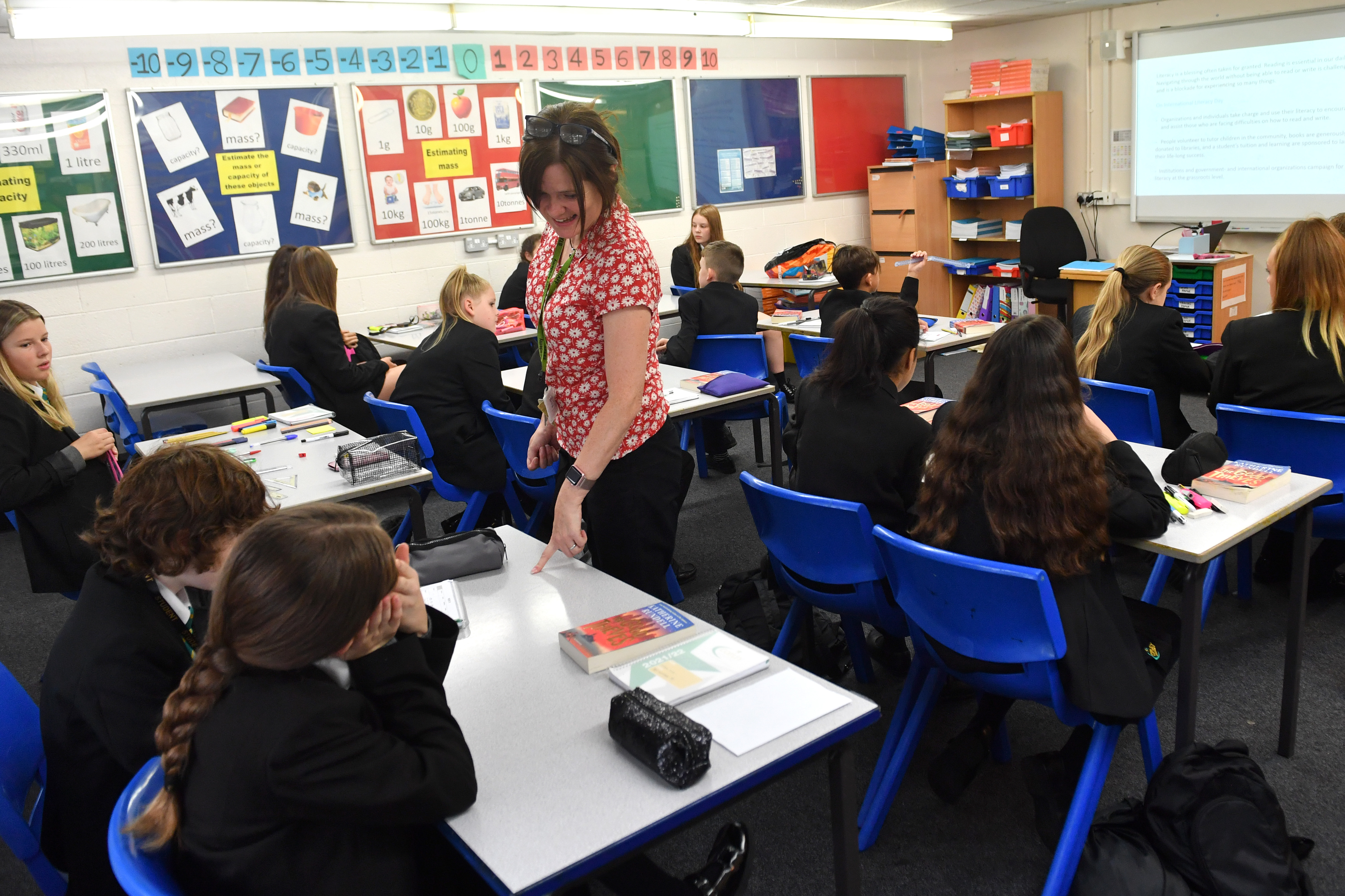 England Relaxes Rules to Attract More High-Quality International Teachers - Vimarsana News
