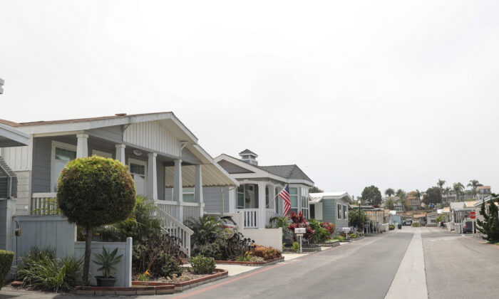 Mobile homes in Huntington Beach Calif., on June 10, 2022. (Julianne Foster/The Epoch Times)