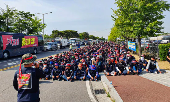 South Korean Union Truckers Continue Strike, Talks With Government Stall