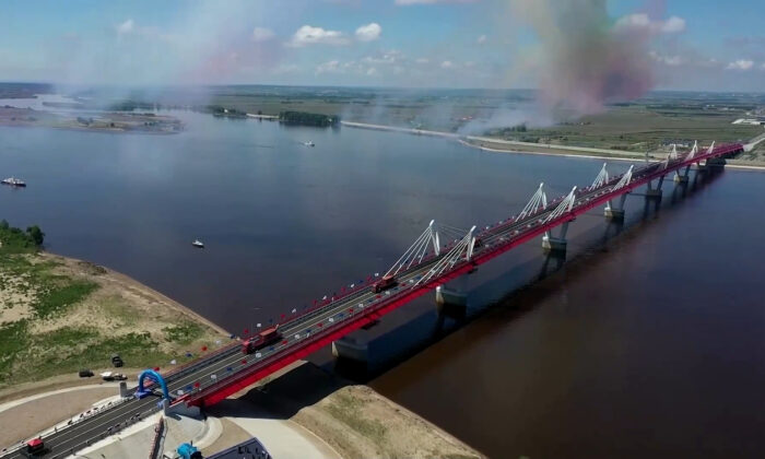 The bridge that connects the Russian city of Blagoveshchensk with the Chinese city of Heihe on June 10, 2022, in a still from video. (Reuters/Screenshot via The Epoch Times)