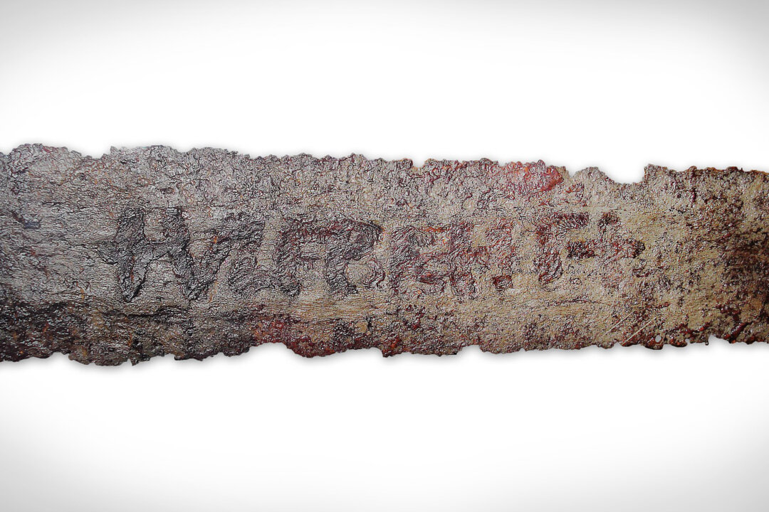 Archeologists Baffled by Mysterious Viking Sword Made of ‘Crucible Steel’ 800 Years Before It Was Invented