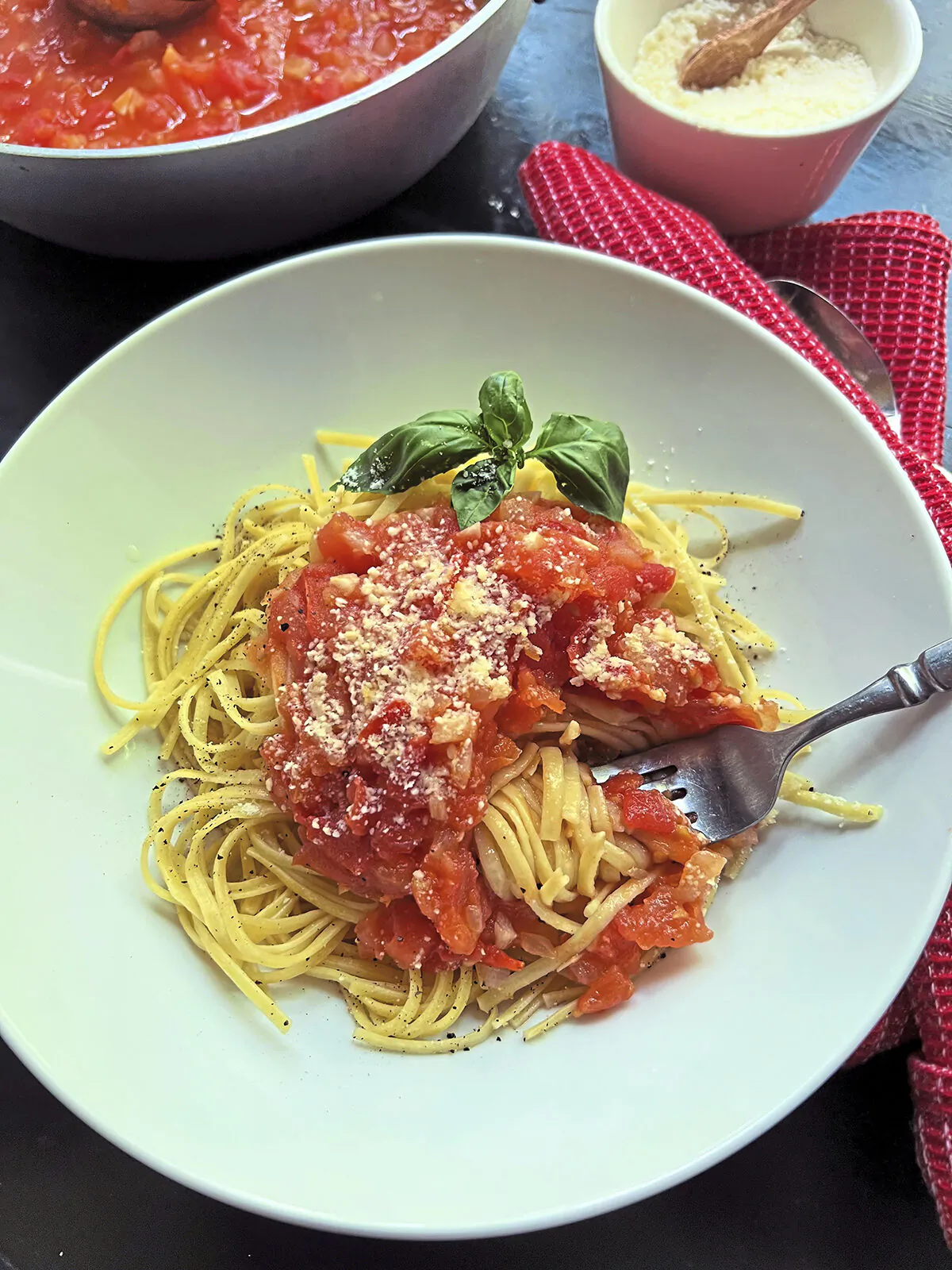 Black pepper linguini gets a easy summer sauce made with fresh tomatoes, onion and garlic. (Gretchen McKay/Pittsburgh Post-Gazette/TNS)