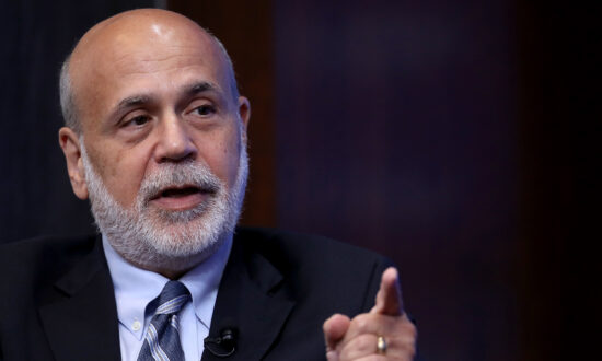 US Economy Has ‘Decent Chance’ of Avoiding Recession but Things ‘Could Go Bad’: Bernanke