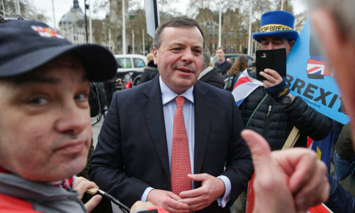 British businessman and co-founder of Leave.EU campaign, Arron Banks interacts with demonstrators near the Houses of Parliament in central London on March 27, 2019. (Daniel Leal/AFP via Getty Images)