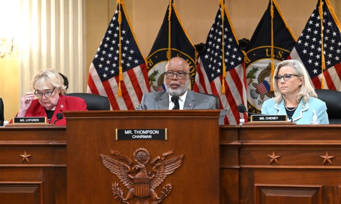 (L–R) Rep. Zoe Lofgren (D-Calif.), Rep. Bennie Thompson (D-Miss.), chairman of the Jan. 6 committee, and Rep. Liz Cheney (R-Wyo.), vice chairwoman, listen during a hearing of the Jan. 6 committee in the Cannon House Office Building in Washington on June 13, 2022. (Saul Loeb/AFP via Getty Images)