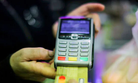 US Banks Finally See Upturn in Credit-Card Borrowing