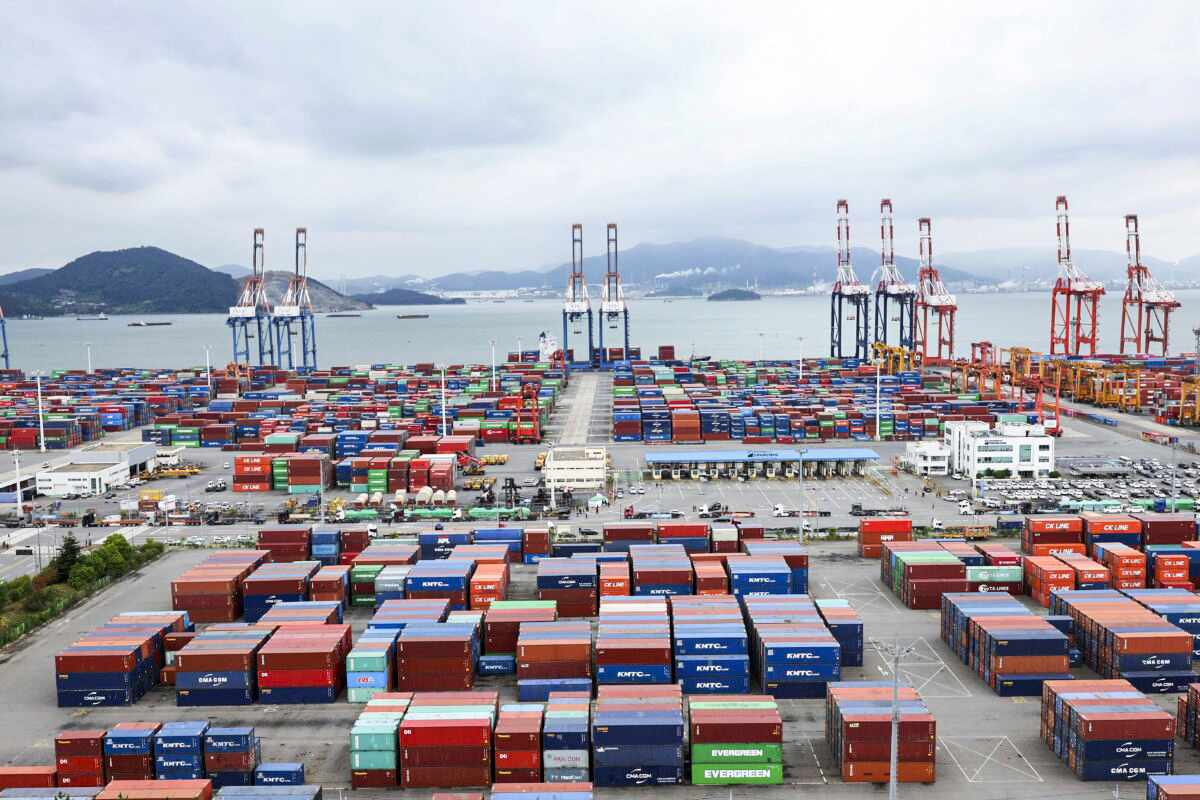 Worries About South Korean Economy Grow Amid Truckers' Strike - Vimarsana News