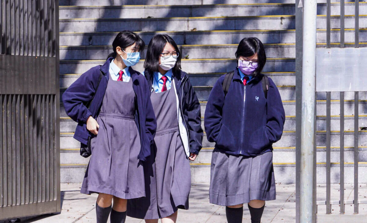 Three students of a Hong Kong secondary school on their way back home. File photo. (Adrian Yu/The Epoch Times Hong Kong)