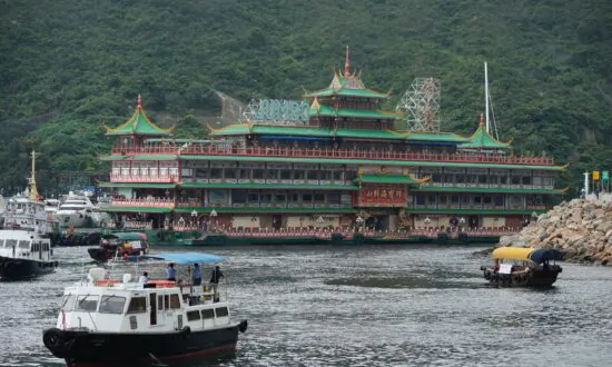 Victim of Pandemic, Hong Kong Floating Restaurant Towed Away