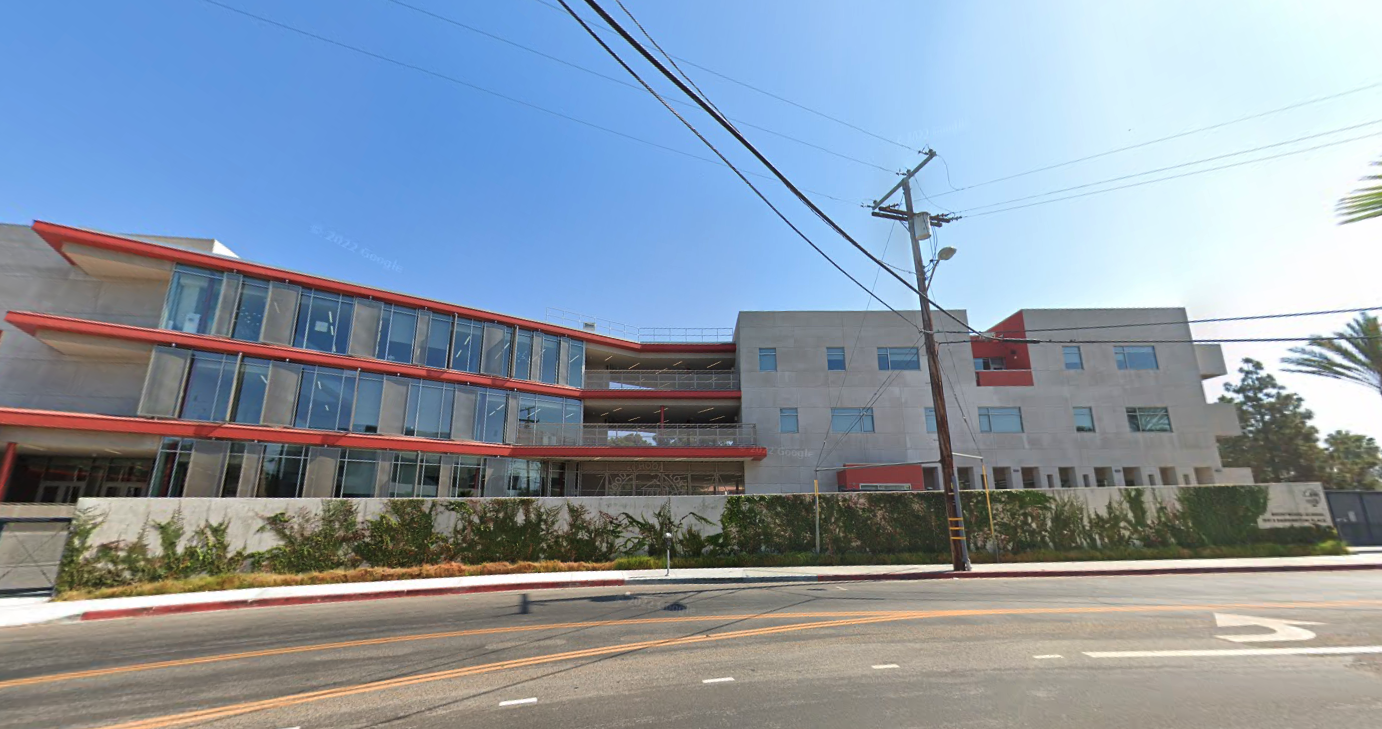 Elite Los Angeles School Sued for 'Racially Divisive,' Anti-Semitic Curriculum - Vimarsana News