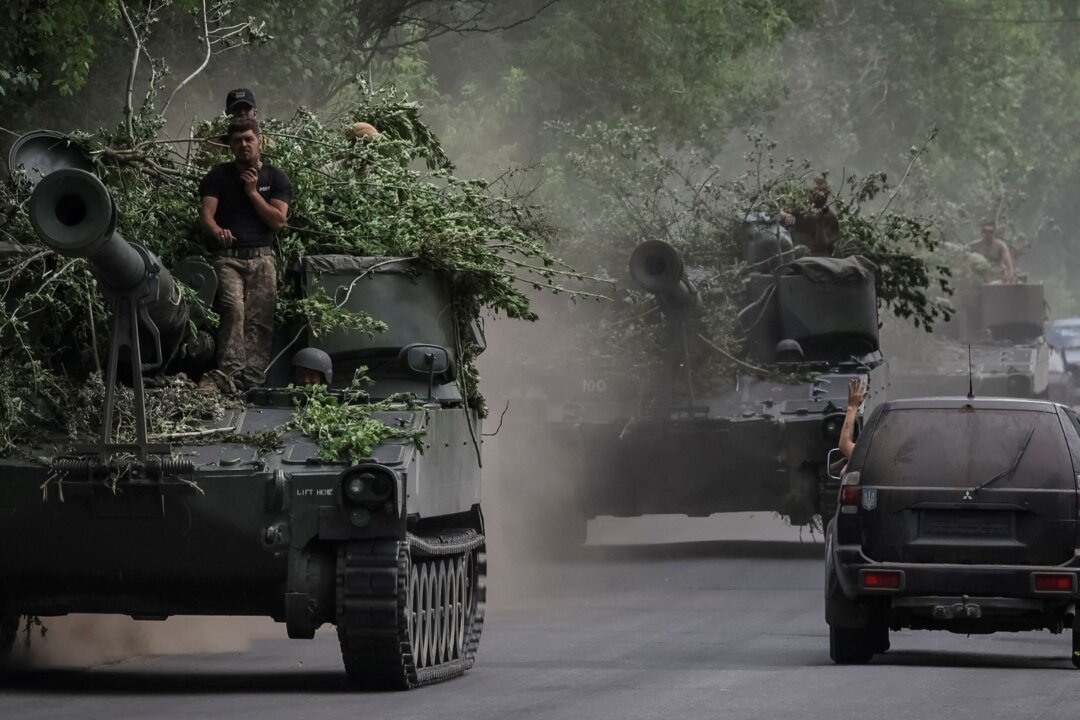 Ukraine Says Troops Holding out in Sievierodonetsk After Last Bridge Destroyed