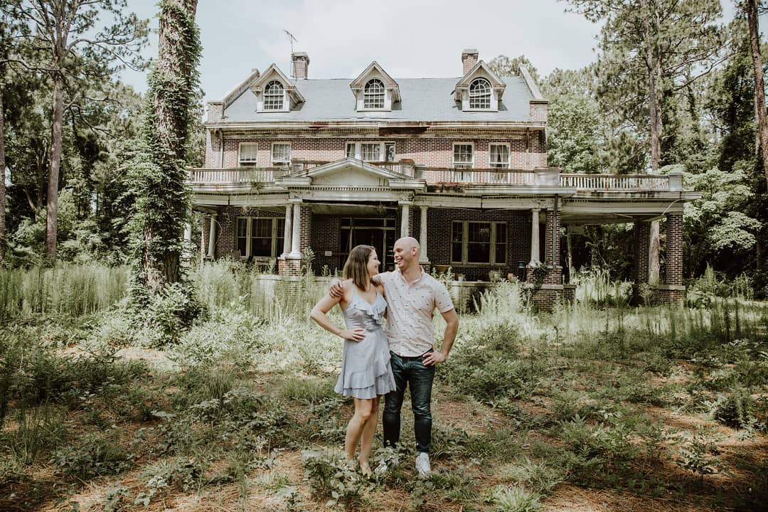 Pareja compra mansión de 109 años y la transforma en casa de 0,000 para su hijo