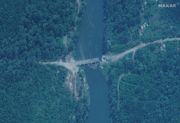 ukraine-bridge-destroyed