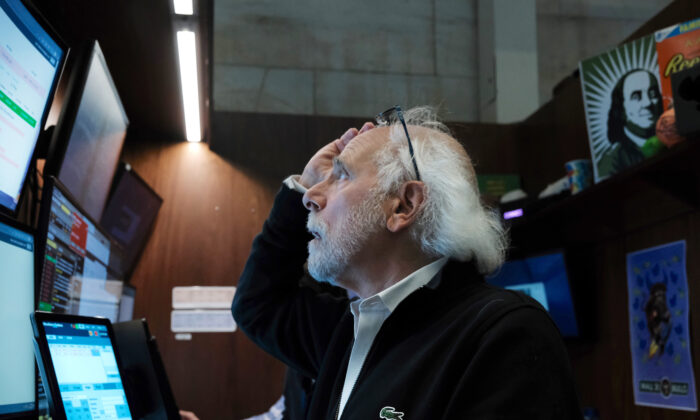 A trader works on the floor of the New York Stock Exchange (NYSE) on June 10, 2022. The S&P 500 has dropped by nearly 22 percent year to date. (Spencer Platt/Getty Images)