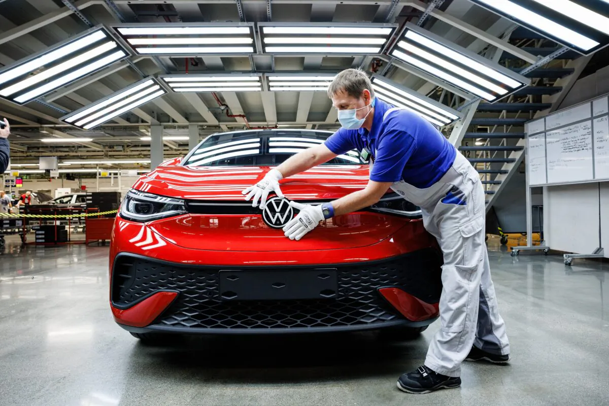 A worker assembles Volkswagen ID.5 electric cars at the company's Zwickau plant in Zwickau, Germany, on Jan. 27, 2022. (Jens Schlueter/Getty Images)