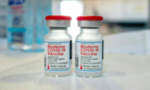 Juez rechaza solicitud de Moderna y traslada caso clave de vacuna contra el COVID-19 a Discovery