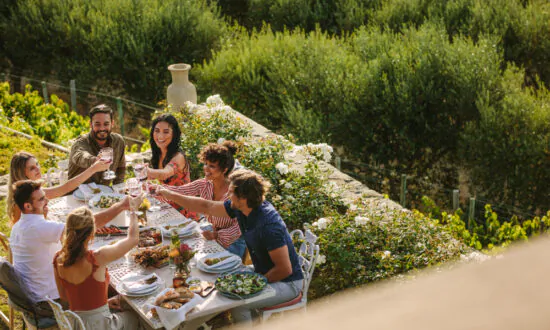 Summer Entertaining: How to Host a Successful, Stress-Free Fete