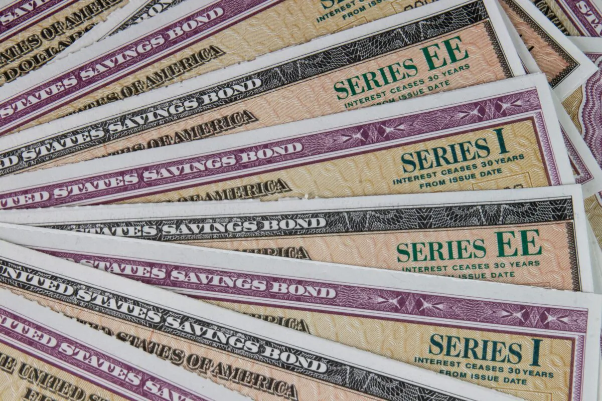 Government bonds; Series I bonds and Series EE bonds. (Jonathan Weiss/ShutterStock)