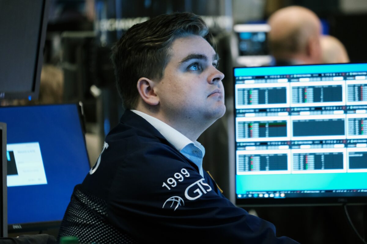 Traders work on the floor of the New York Stock Exchange (NYSE) on June 16, 2022 in New York City. Stocks fell sharply in morning trading as investors react to the Federal Reserve's largest rate hike since 1994. (Spencer Platt/Getty Images)