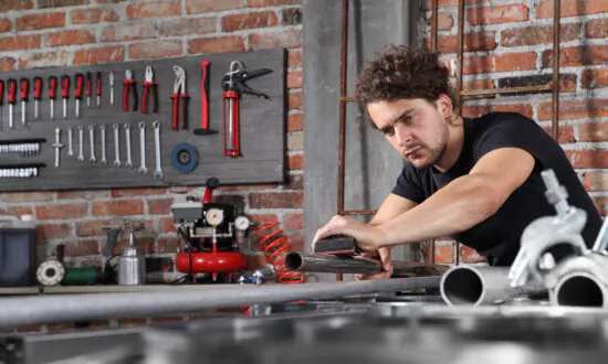 What Should I Ask Pros Before Booking Garage Renos?