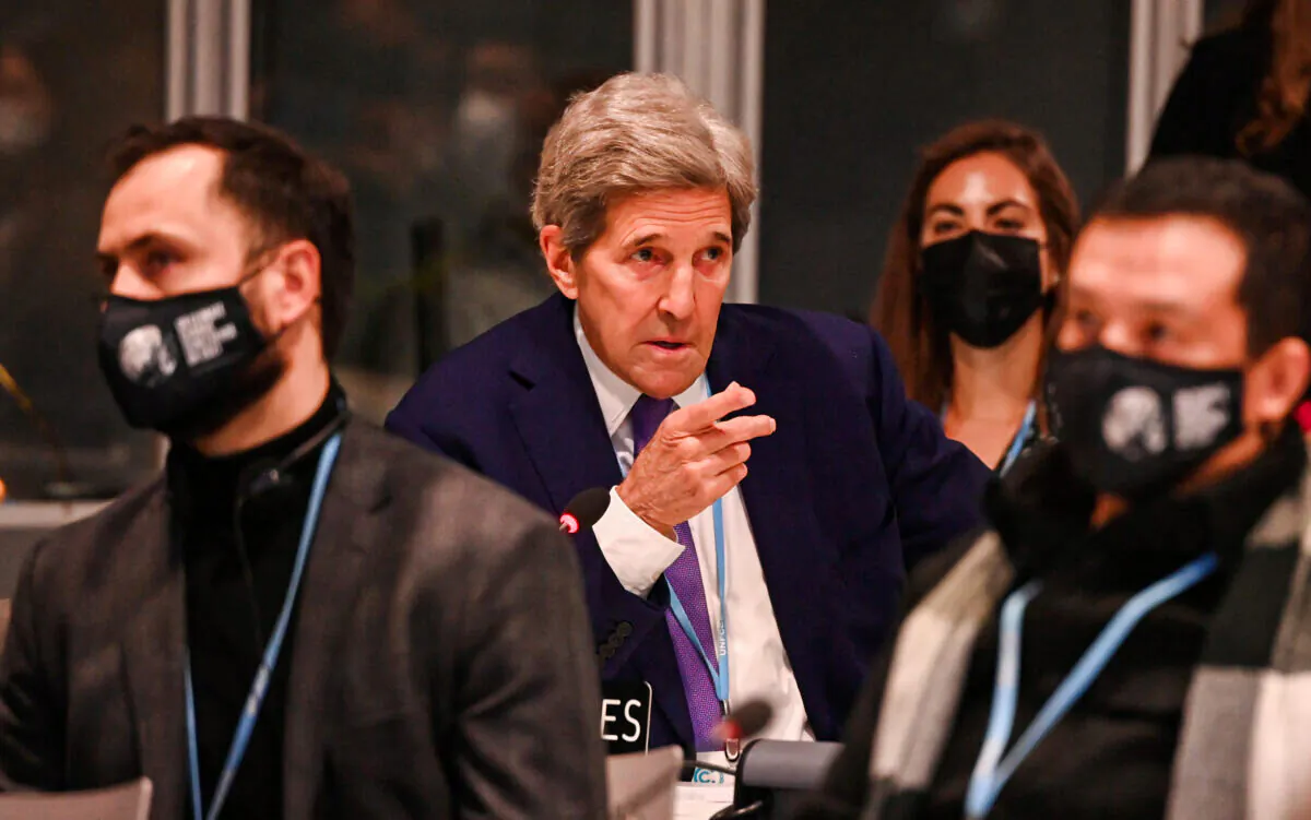 U.S. special presidential envoy for climate John Kerry in Glasgow, Scotland, on Nov. 13, 2021. (Jeff J. Mitchell/Getty Images)