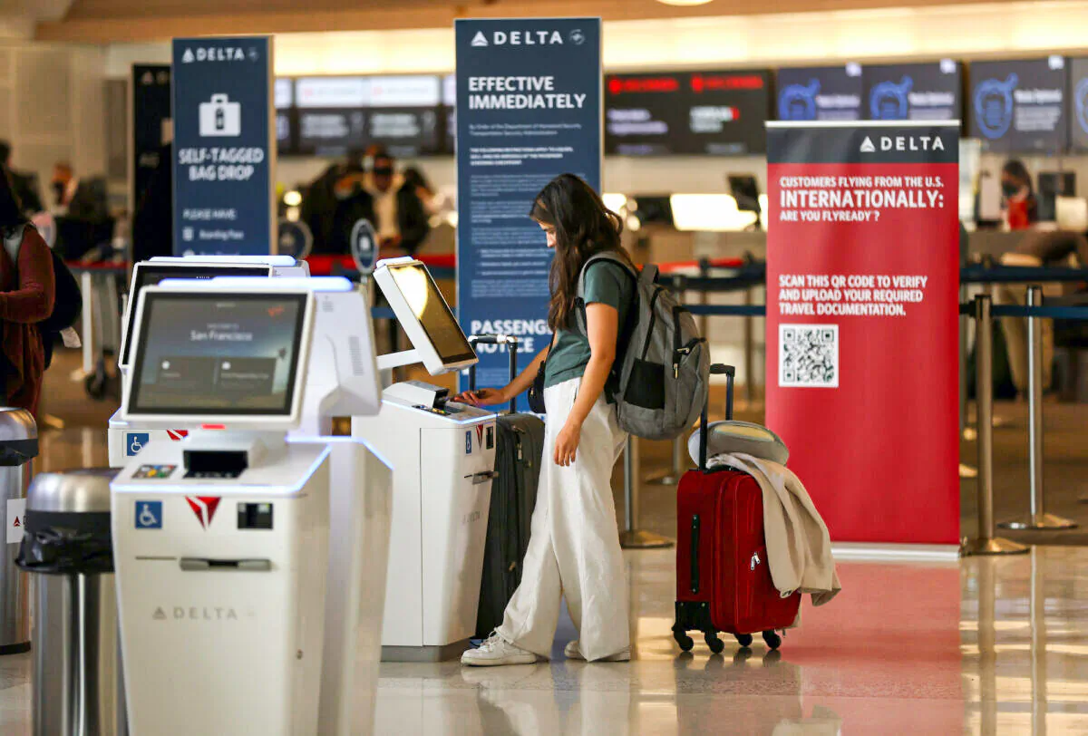 A Delta Airlines customer checks in for a flight at San Francisco International Airport in San Francisco, California, on May 12, 2022. (Justin Sullivan/Getty Images)