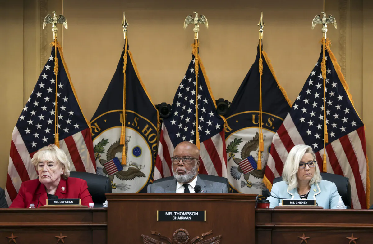From left, Rep. Zoe Lofgren (D-Calif.); Rep. Bennie Thompson (D-Miss.), chairman of the Select Committee to Investigate the January 6th Attack on the U.S. Capitol; and Vice Chairwoman Rep. Liz Cheney (R-Wyo.), during a hearing in the Cannon House Office Building in Washington on June 13, 2022. (Alex Wong/Getty Images)