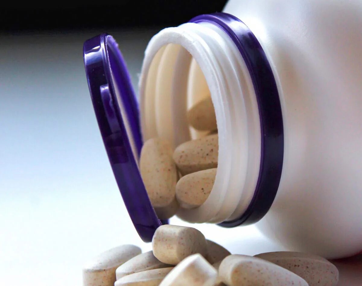 A bottle of pills (Amanda Jones/Unsplash)