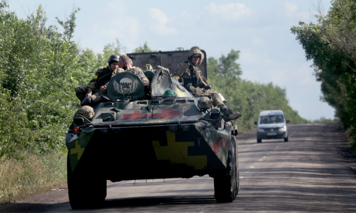 The army will board a military vehicle near Lysychans'k in Ukraine on June 16, 2022.  (Scott Olson / Getty Images)