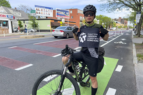 Alex Lee completed his transcontinental journey and arrived at Cambridge, Mass. in May 2022. 
(Learner Liu/The Epoch Times)

