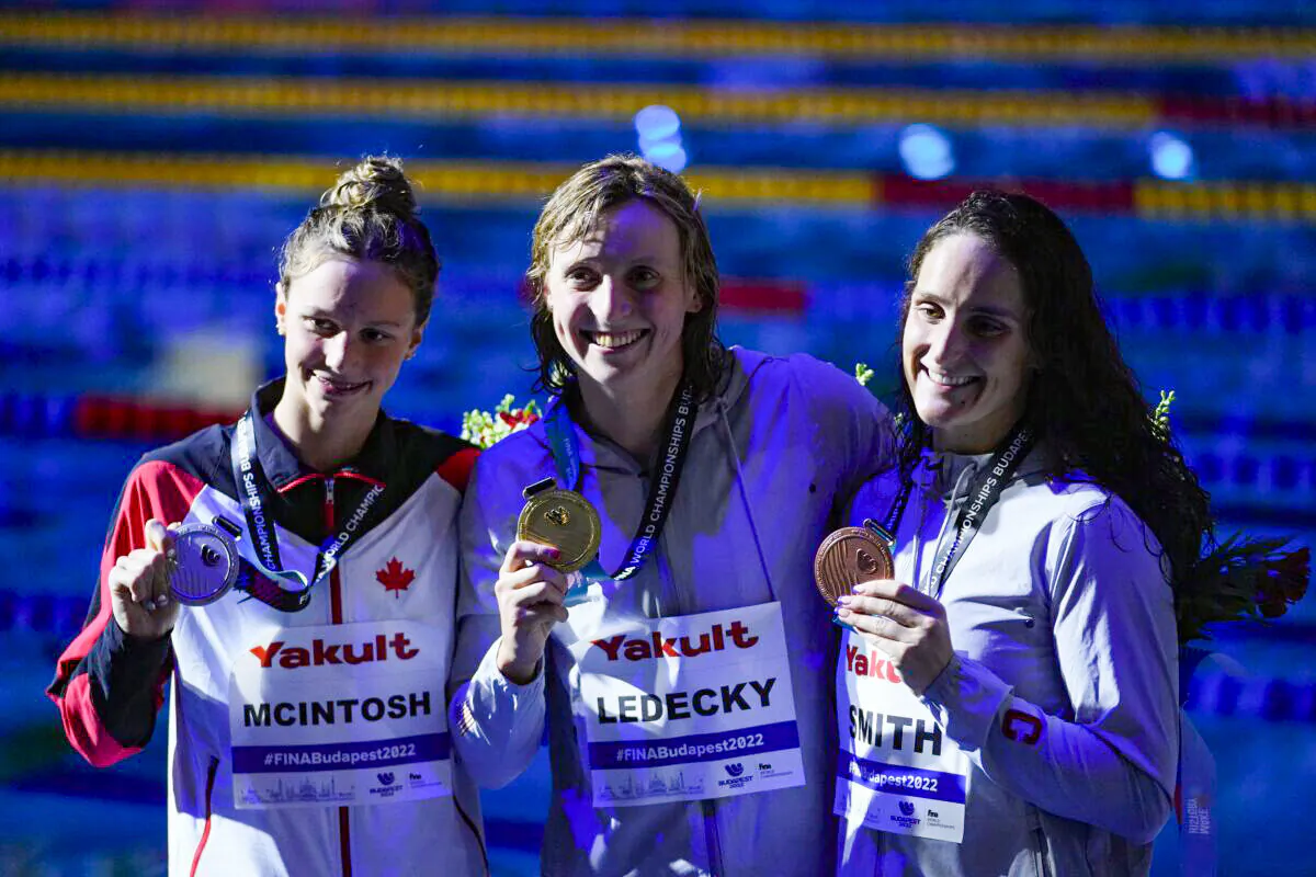 Katie Ledecky of United States, center, Summer Mcintosh of Canada, left, and Leah Smith of United States pose with their medals after the women's 400m freestyle final at the 19th FINA World Championships in Budapest, Hungary, on June 18, 2022. (Petr David Josek/AP Photo)