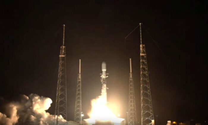 Falcon 9 rocket lifts off in Cape Canaveral, Fla., on June 19, 2022. (SpaceX via AP/Screenshot via The Epoch Times)