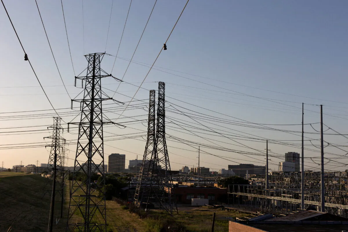 Power lines are seen during a heat wave with expected temperatures of 102 F (39 C) in Dallas, Texas, on June 12, 2022. (Shelby Tauber/Reuters)