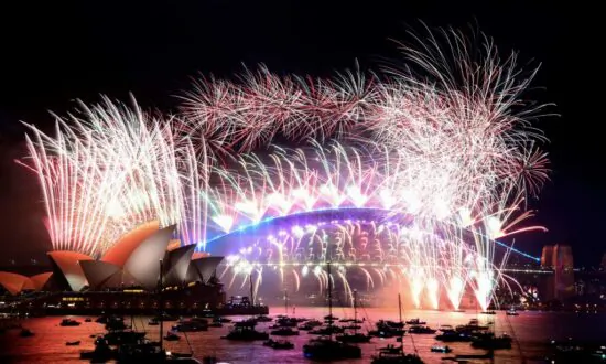 Fireworks Illuminate Skies Around the World to Mark New Year’s Eve(1)