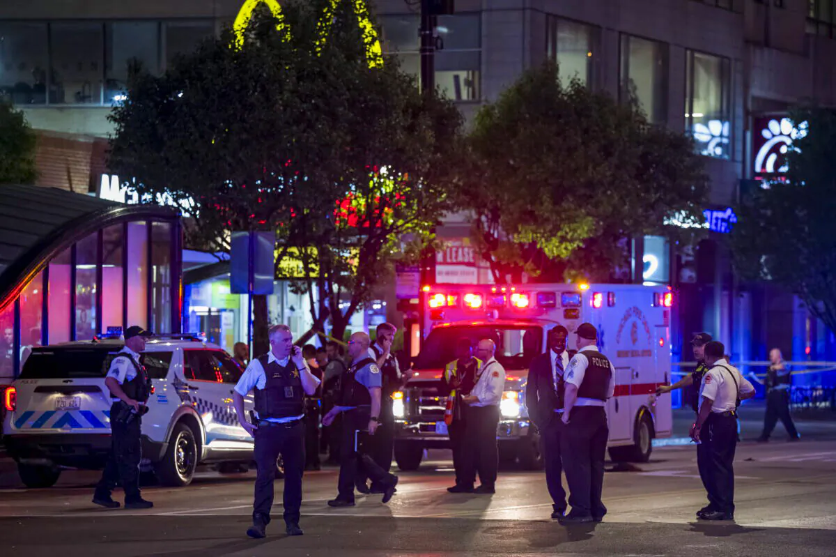 Chicago police work at the scene of a shooting near East Chicago Avenue and North State Street in the Near North Side neighborhood in a file photo.  (Tyler Pasciak LaRiviere/Chicago Sun-Times via AP)
