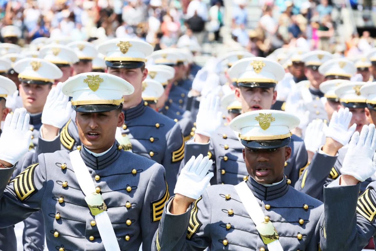 West Point graduates raise their hands during the 2022 commencement ceremony at the U.S. Military Academy on May 21, 2022 in West Point, New York. (Photo by Michael M. Santiago/Getty Images)