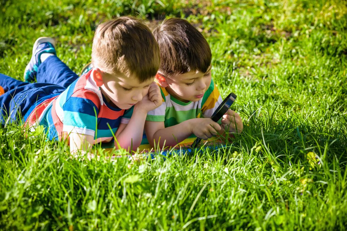 As you discipline your children, siblings will sometimes work things out in their own time as well. (Pavel Kobysh/Shutterstock)