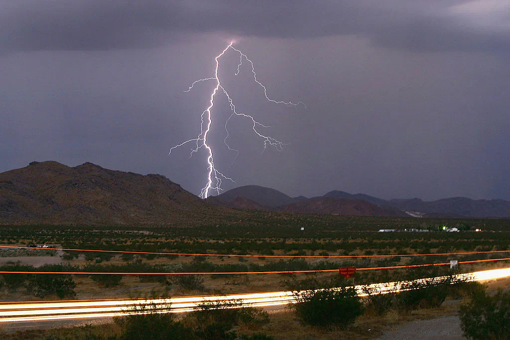 Lightning strikes southwest of Barstow, Calif., on Aug. 5, 2005. (David McNew/Getty Images)