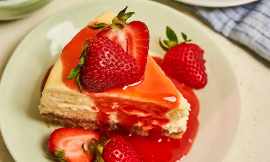 5-ingredient Strawberry Glaze Is a Taste of Summer Sweetness