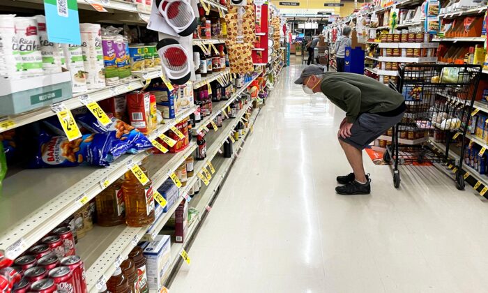 A man shops at a Safeway grocery store in Annapolis, Maryland, on May 16, 2022. (Jim Watson/AFP via Getty Images)