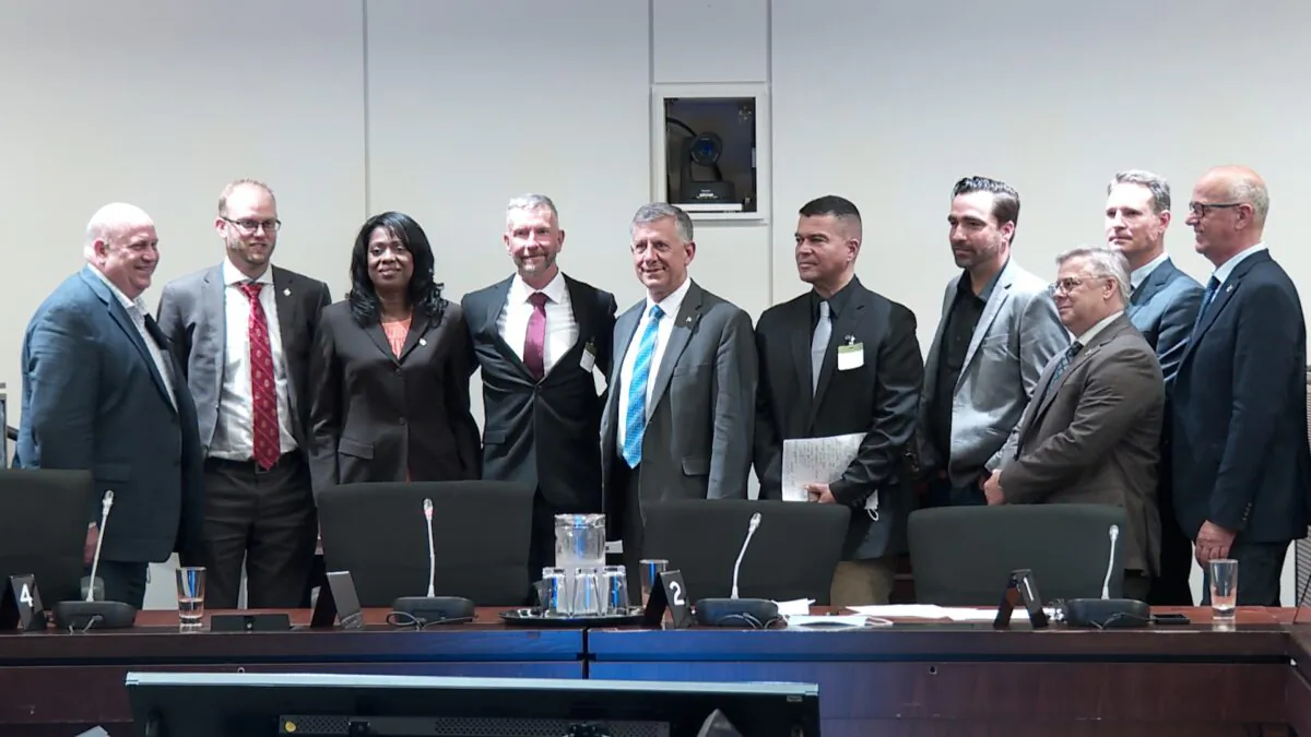 Conservative MPs pose with veteran James Topp in Ottawa on June 22, 2022. (L–R) MP Dean Allison, MP Arnold Viersen, MP Leslyn Lewis, James Topp, MP Ted Falk, Dr. Paul Alexander, MP Jeremy Patzer, MP Gerald Soroka, Tom Marazzo, and MP Tako Van Popta. (NTD)