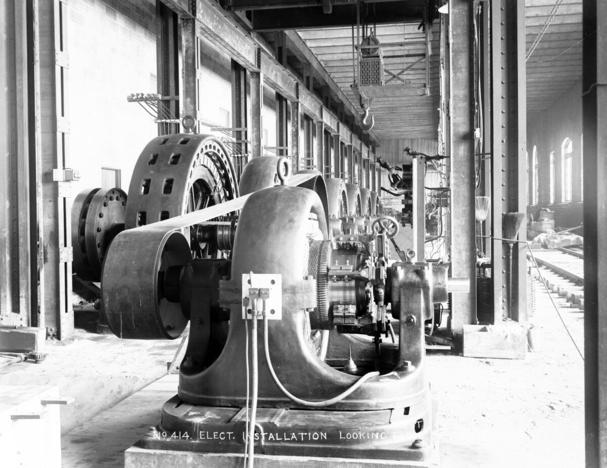 Westinghouse’s 1903 electric generator with belt- driven exciters and alternators. (Everett Collection/Shutterstock)