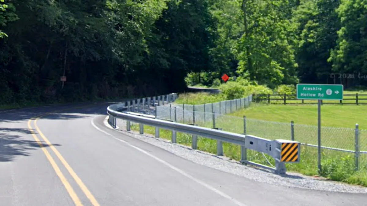 The intersection of West Virginia Route 17 and Aleshire Hollow Rd in Sharples, Logan County, W.Va., in June 2021. A helicopter crashed on Route 17 near this intersection on June 22, 2022. (Google Maps/Screenshot via The Epoch Times)
