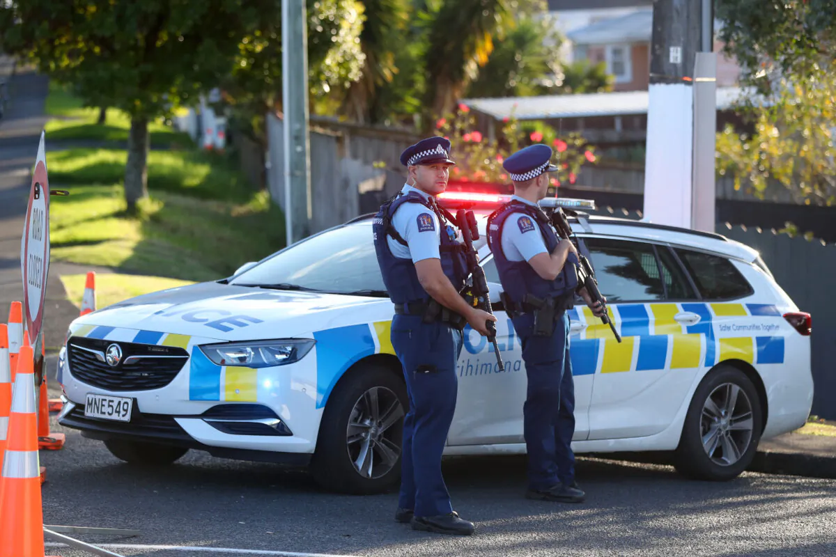 New Zealand Police stand guard in Auckland, New Zealand, on June 19, 2020. (Hannah Peters/Getty Images)